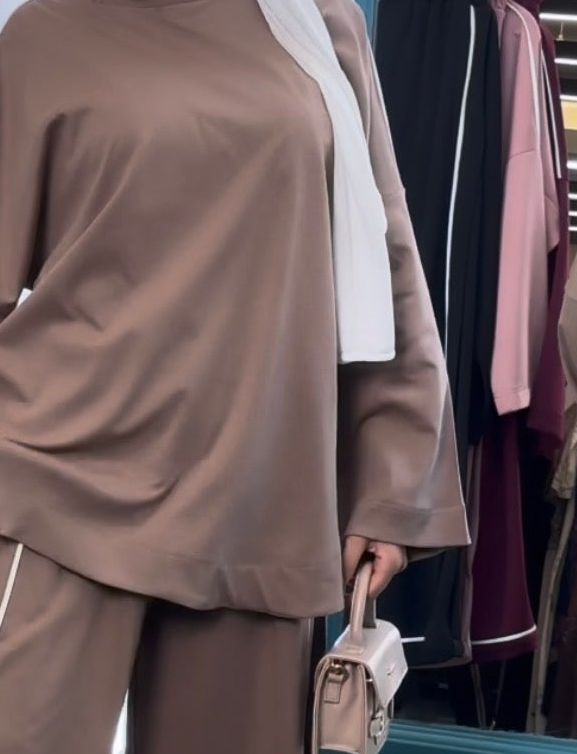 Close-up of Mira Relaxed Line Set, cropped directly from the original product photo.