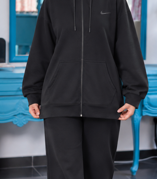 Close-up of Nike Set, cropped directly from the original product photo.